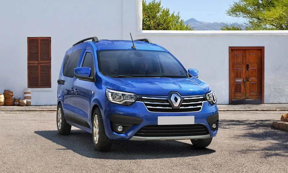Фото Renault Dokker — вид спереди, фото 4. Анфас: пропорции капота, посадка кузова и графика ходовых огней Renault Dokker — вид спереди, фото 4