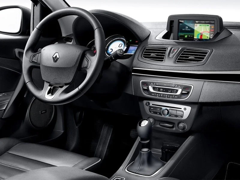 Renault Fluence 2009-2013: передняя панель. Renault Fluence 2009-2013 — передняя панель