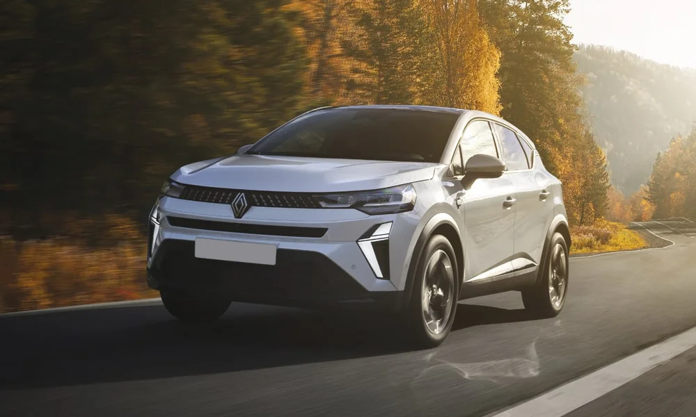 Фото Renault Kaptur (2024) — вид спереди, фото 6. Анфас: пропорции капота, посадка кузова и графика ходовых огней Renault Kaptur (2024) — вид спереди, фото 6