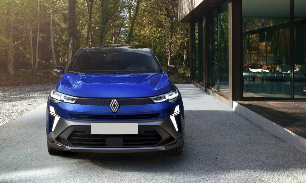 Фото Renault Kaptur (2024) — вид спереди, фото 7. Оптика, решётка и бампер — первое впечатление о модели. Дневные ходовые огни включаются автоматически с запуском Renault Kaptur (2024) — вид спереди, фото 7