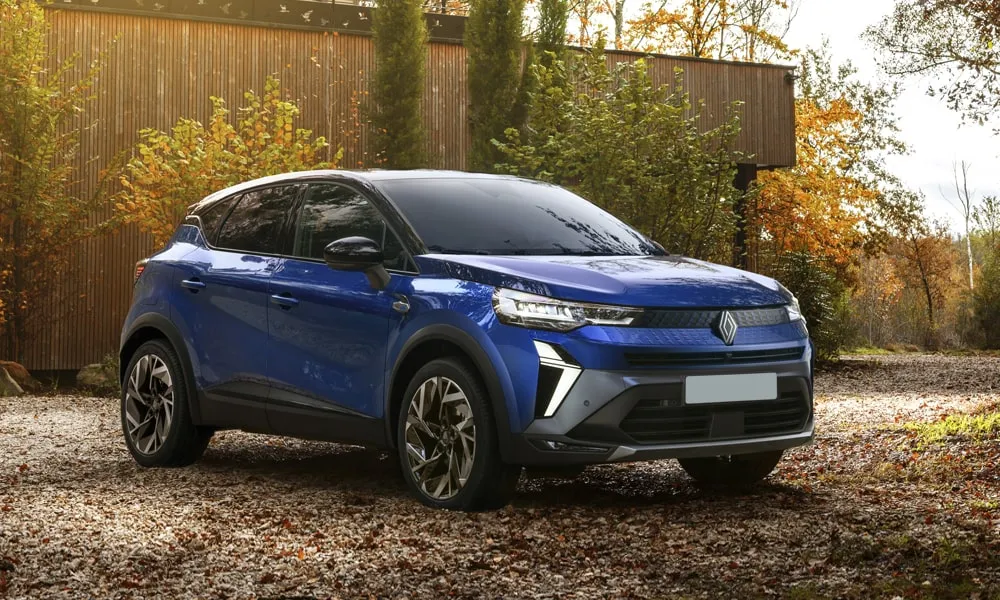 Фото Renault Kaptur (2024) — вид спереди, фото 9. Передок в синем исполнении — крупная светотехника и выразительный бампер. Дневные ходовые огни включаются автоматически с запуском Renault Kaptur (2024) — вид спереди, фото 9