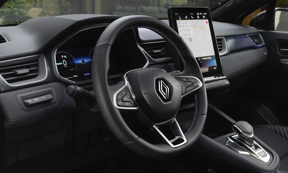 Фото Renault Kaptur (2024) — приборная панель. Экран приборов за рулём — вся ходовая информация перед глазами Renault Kaptur (2024) — приборная панель