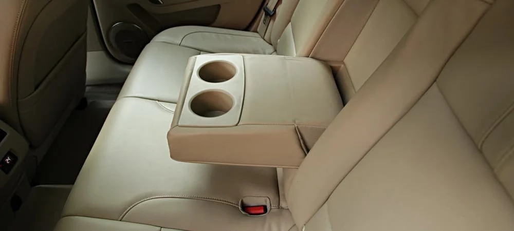 Фото Renault Latitude — экстерьер. Внешняя деталь кузова вблизи. Мелкие элементы экстерьера дополняют общий стиль модели Renault Latitude — экстерьер