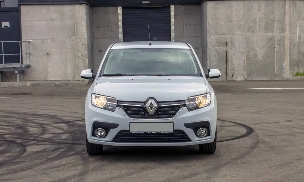 Renault Logan — вид спереди, фото 2
