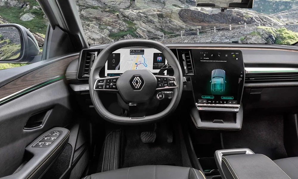 Фото Renault Megane — передняя панель. Компоновка экранов, дефлекторов и консоли Renault Megane — передняя панель