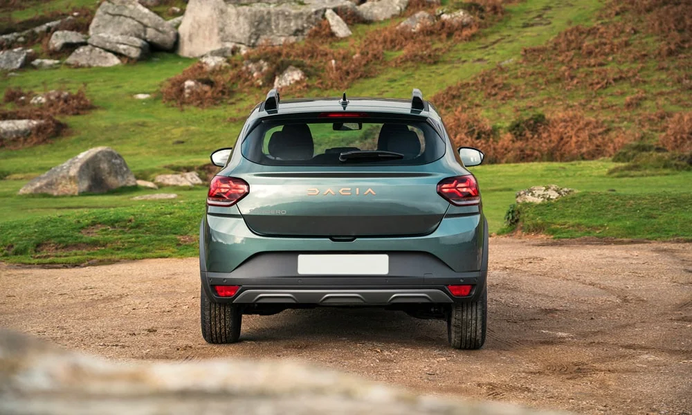 Renault Sandero Stepway (2024) — вид сзади, фото 2