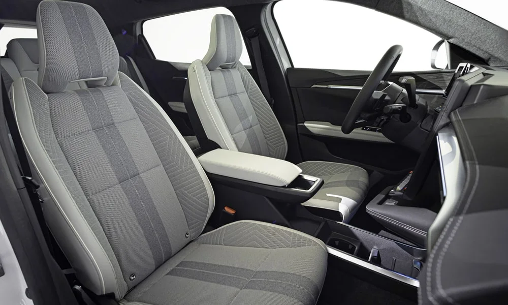Фото Renault Scenic — передние сиденья, фото 2. Профиль кресел: боковая поддержка и подголовники Renault Scenic — передние сиденья, фото 2