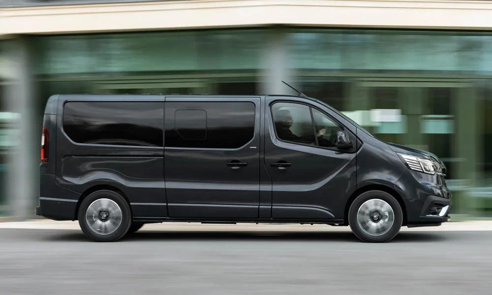 Renault Trafic Passenger — вид сбоку