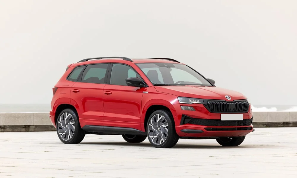 Фото Skoda Karoq (2024) — вид спереди, фото 8. Оптика, решётка и бампер — первое впечатление о модели Skoda Karoq (2024) — вид спереди, фото 8