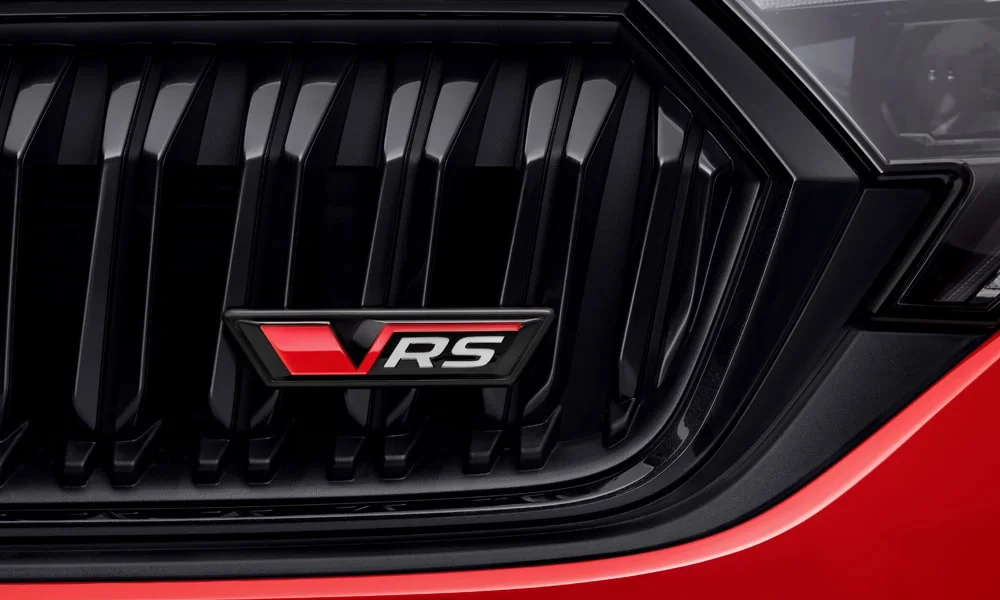 Skoda Octavia Combi RS (2024) — решётка радиатора