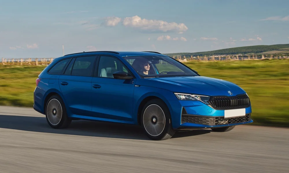 Фото Skoda Octavia Combi (2024) — вид спереди, фото 9. Оптика, решётка и бампер — первое впечатление о модели Skoda Octavia Combi (2024) — вид спереди, фото 9