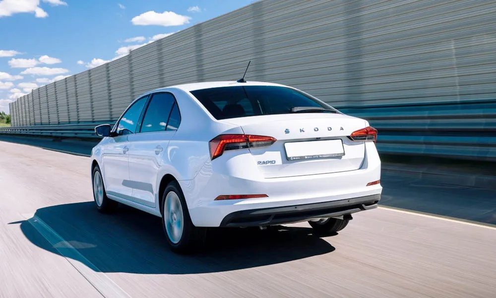 Skoda Rapid — вид сзади, фото 2