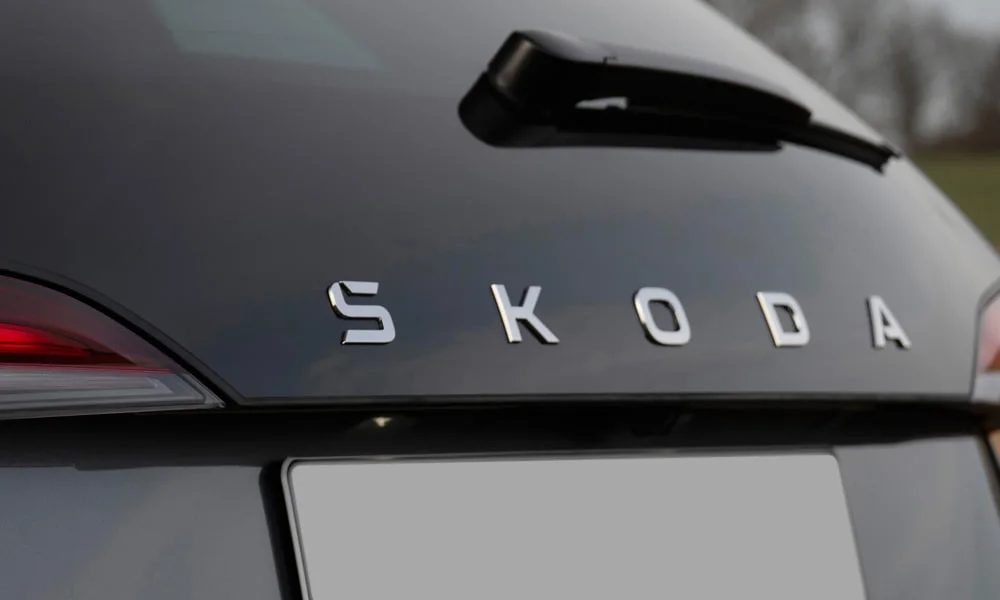 Фото Skoda Scala (2024) — экстерьер. Фактура и исполнение внешней детали. Культура сборки читается по стыкам и зазорам панелей Skoda Scala (2024) — экстерьер