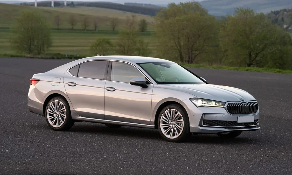 Skoda Superb (2024) — вид спереди, фото 2