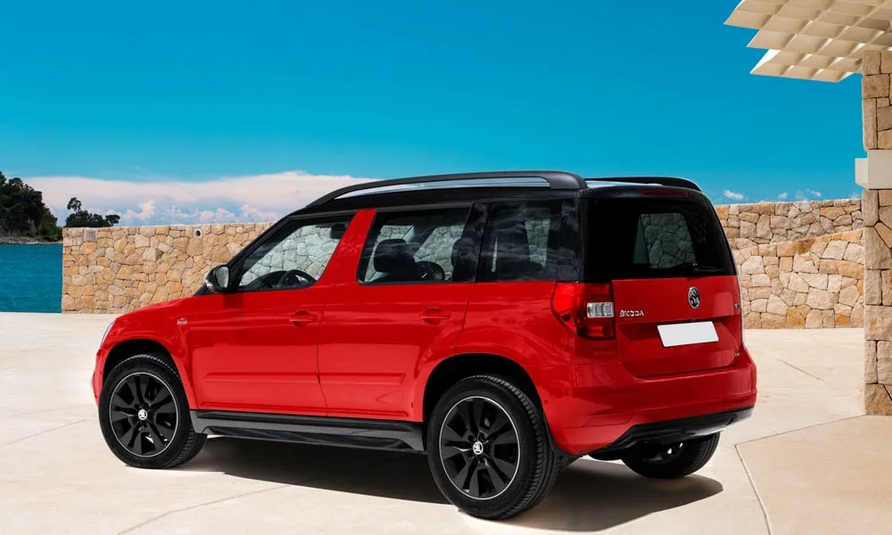 Фото Skoda Yeti — вид сзади, фото 5. Графика фонарей, бампер и оформление пятой двери. Насадки выхлопа или их имитация внизу бампера различают версии Skoda Yeti — вид сзади, фото 5