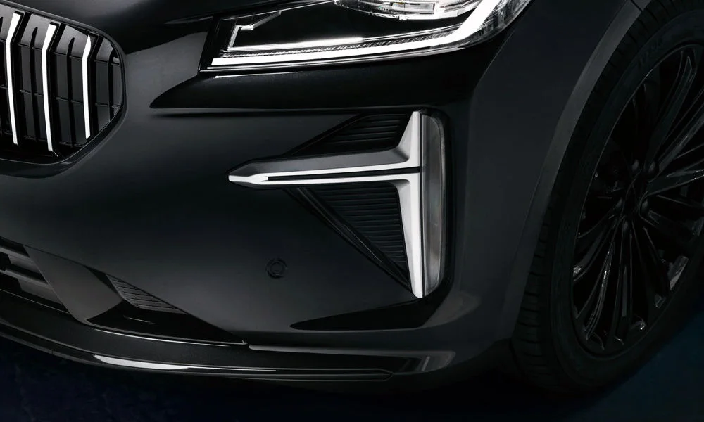 Фото Volga C50 — экстерьер. Внешняя деталь кузова вблизи. Культура сборки читается по стыкам и зазорам панелей Volga C50 — экстерьер