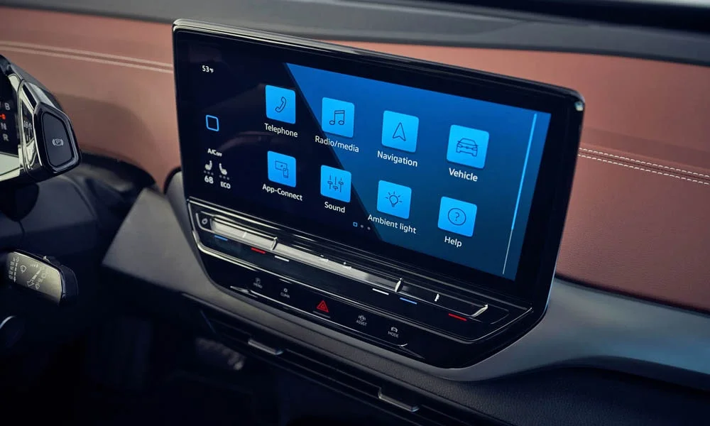 Фото Volkswagen ID 4 — экран мультимедиа. Вертикальный экран мультимедиа — карты и списки помещаются целиком. Климат и обогревы часто управляются с этого экрана — привыкание занимает пару дней Volkswagen ID 4 — экран мультимедиа