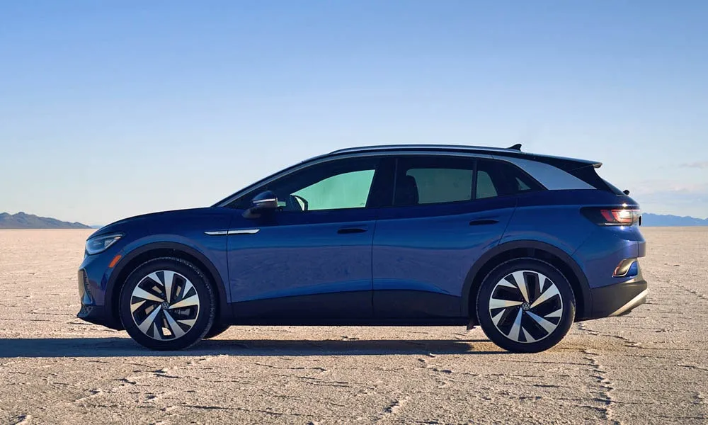 Фото Volkswagen ID 4 — вид сбоку, фото 3. Профиль кузова: колёсная база, свесы и линия остекления Volkswagen ID 4 — вид сбоку, фото 3