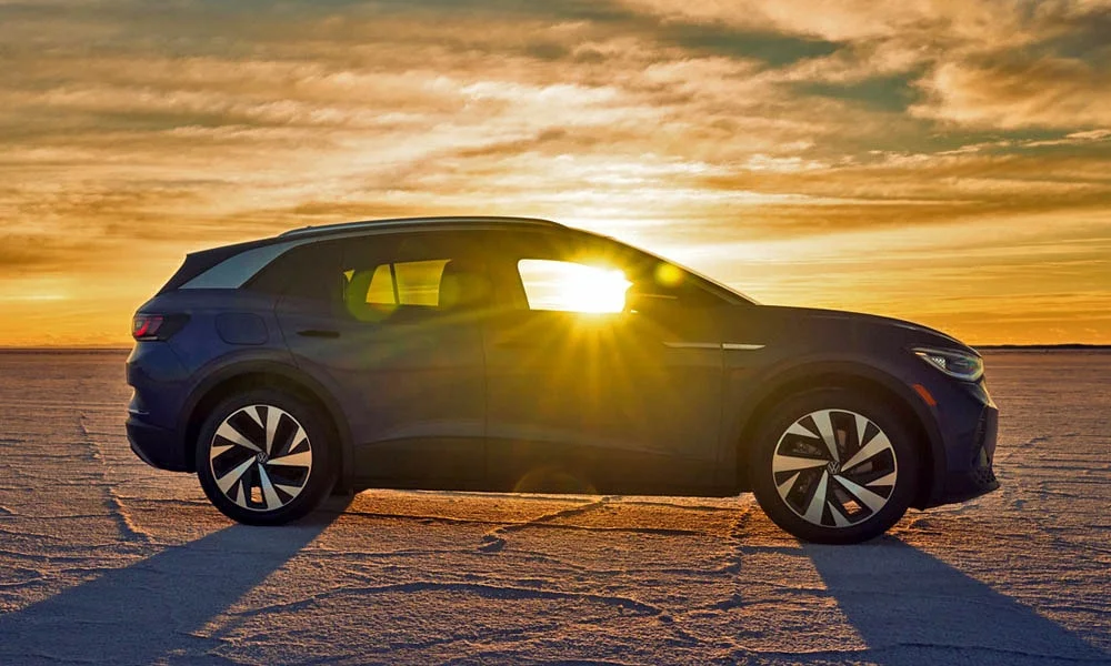 Фото Volkswagen ID 4 — вид сбоку, фото 4. Профиль кузова: колёсная база, свесы и линия остекления Volkswagen ID 4 — вид сбоку, фото 4