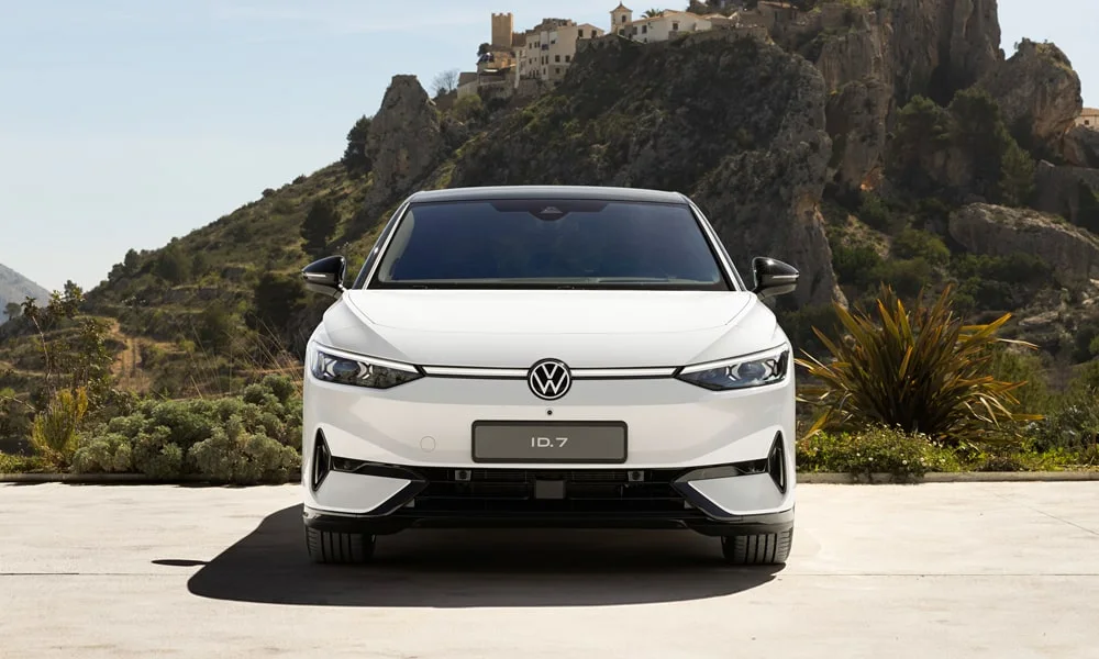 Фото Volkswagen ID 7 (2024) — вид спереди, фото 4. Оптика, решётка и бампер — первое впечатление о модели Volkswagen ID 7 (2024) — вид спереди, фото 4