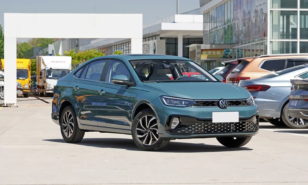 Фото Volkswagen Lavida (2024) — вид спереди, фото 5. Анфас: пропорции капота, посадка кузова и графика ходовых огней Volkswagen Lavida (2024) — вид спереди, фото 5