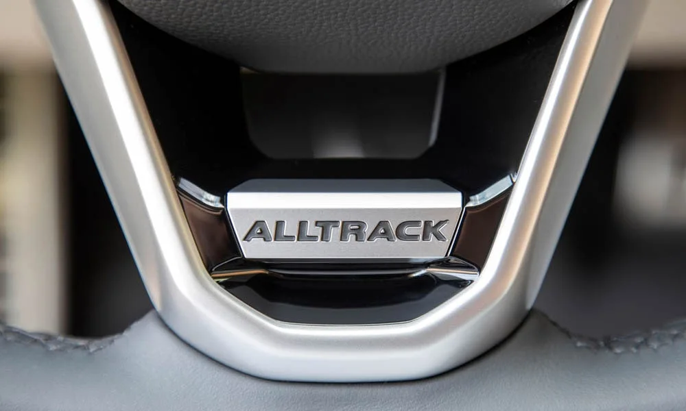 Фото Volkswagen Passat Alltrack — интерьер, фото 2. Общий план салона: архитектура панели, консоль и кресла. Уровень отделки читается по стыкам панелей и мягким поверхностям в зонах касания Volkswagen Passat Alltrack — интерьер, фото 2