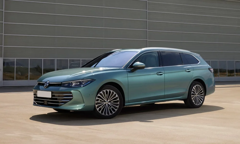 Фото Volkswagen Passat Variant (2024) — вид спереди, фото 5. Оптика, решётка и бампер — первое впечатление о модели. Дневные ходовые огни включаются автоматически с запуском Volkswagen Passat Variant (2024) — вид спереди, фото 5