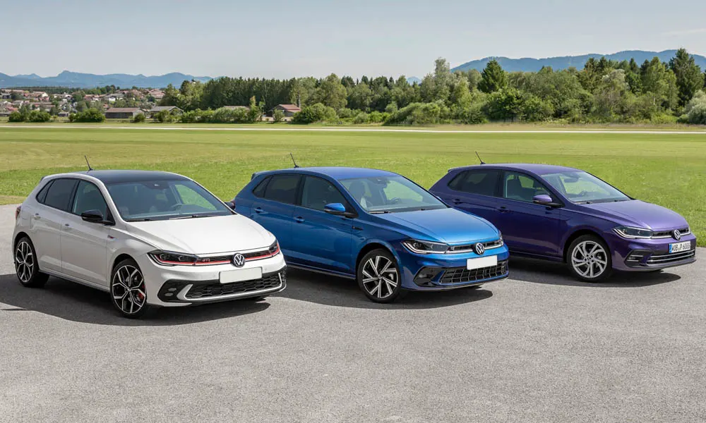Фото Volkswagen Polo — вид спереди, фото 13. Анфас: пропорции капота, посадка кузова и графика ходовых огней. Рисунок ходовых огней — подпись модели, по нему её узнают в потоке Volkswagen Polo — вид спереди, фото 13