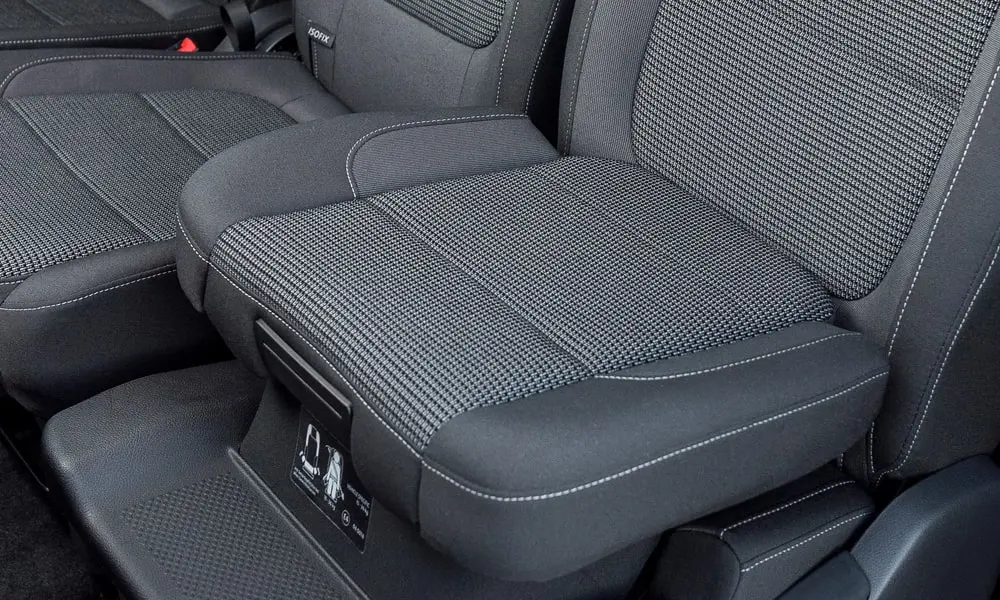 Фото Volkswagen Sharan — центральный подлокотник. Зона отдыха правой руки между креслами Volkswagen Sharan — центральный подлокотник