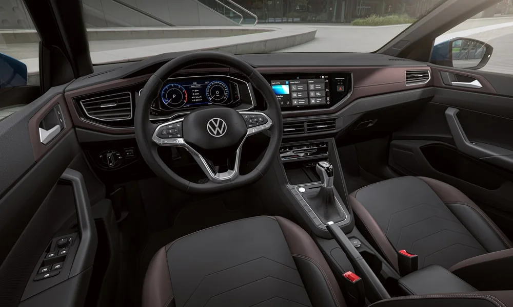 Фото Volkswagen Virtus (2024) — передняя панель. Компоновка экранов, дефлекторов и консоли. Мягкие материалы верхнего яруса и вставки задают уровень интерьера Volkswagen Virtus (2024) — передняя панель