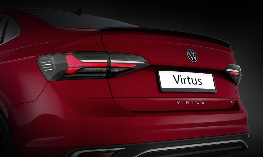 Фото Volkswagen Virtus (2024) — вид сзади, фото 10. Графика фонарей, бампер и оформление пятой двери Volkswagen Virtus (2024) — вид сзади, фото 10