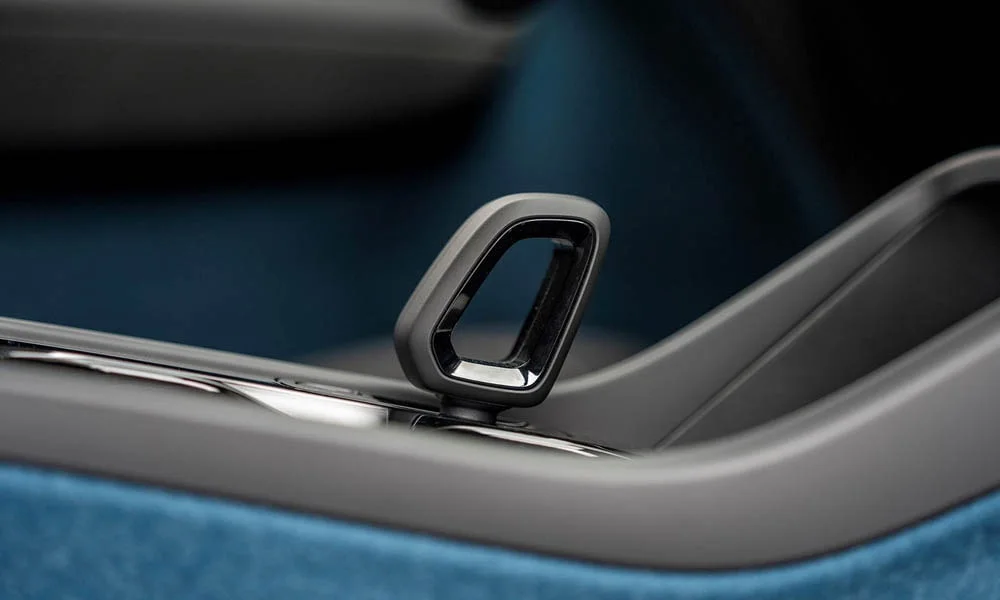 Фото Volvo C40 Recharge (2024) — деталь интерьера. Элемент салона вблизи — уровень исполнения виден в мелочах Volvo C40 Recharge (2024) — деталь интерьера