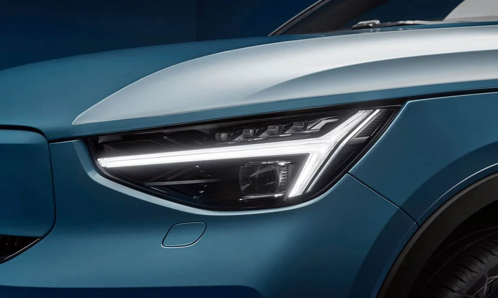 Фото Volvo EM90 (2024) — экстерьер. Фактура и исполнение внешней детали. Мелкие элементы экстерьера дополняют общий стиль модели Volvo EM90 (2024) — экстерьер