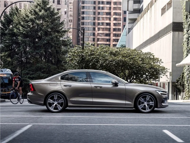 Volvo S60 Cross Country 2010-2018 — вид сбоку