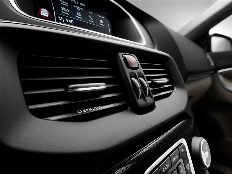 Volvo V40 Cross Country 2012-2020: передняя панель. Volvo V40 Cross Country 2012-2020 — передняя панель
