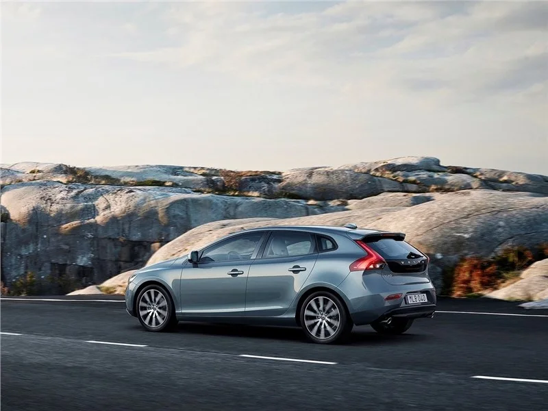 Volvo V40 Cross Country 2012-2020 — вид сзади