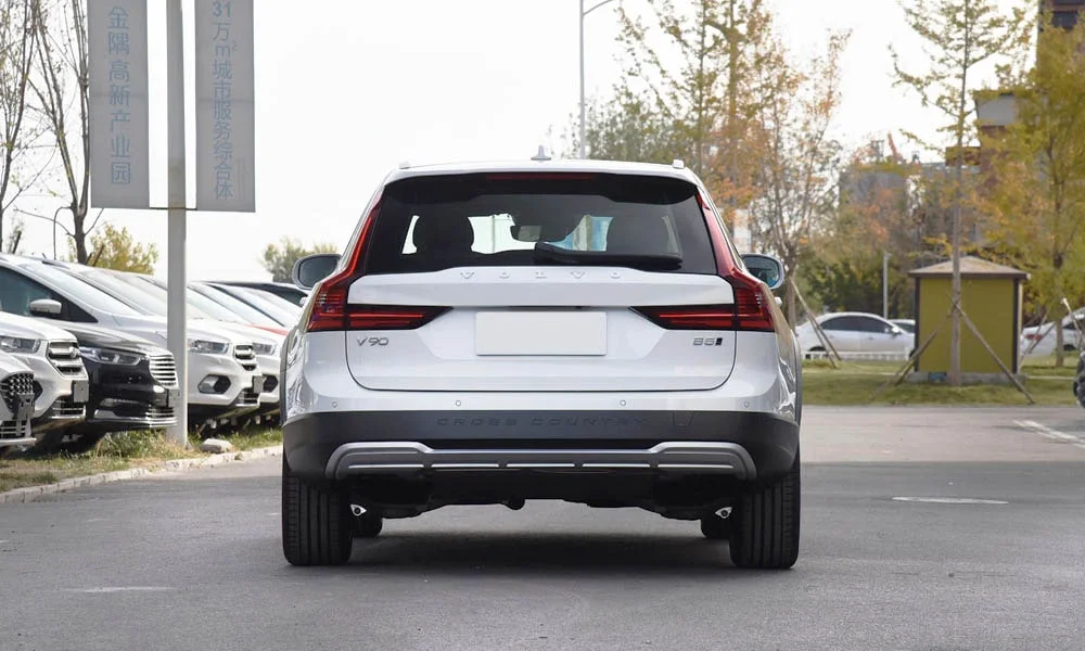 Volvo V90 Cross Country — вид сзади, фото 2