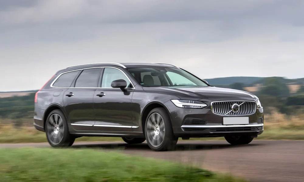 Фото Volvo V90 — вид спереди, фото 6. Оптика, решётка и бампер — первое впечатление о модели. Дневные ходовые огни включаются автоматически с запуском Volvo V90 — вид спереди, фото 6