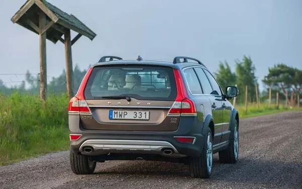 Volvo XC70 2011-2013 — вид сзади