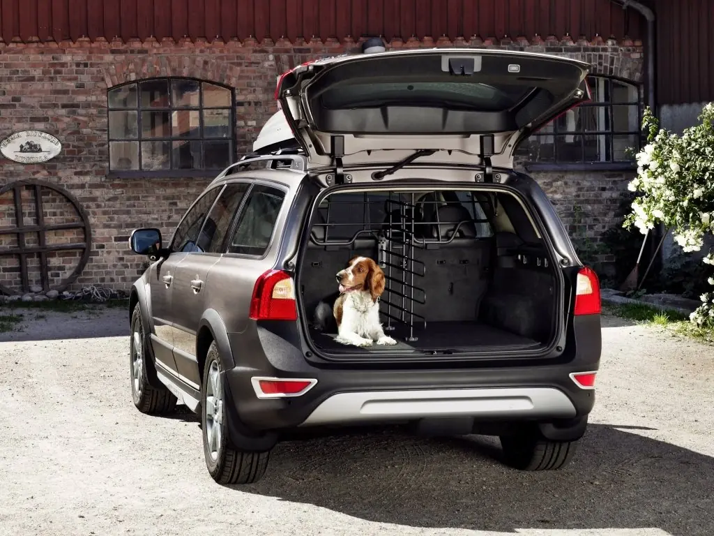 Volvo XC70 2011-2013: багажник. Volvo XC70 2011-2013 — багажник