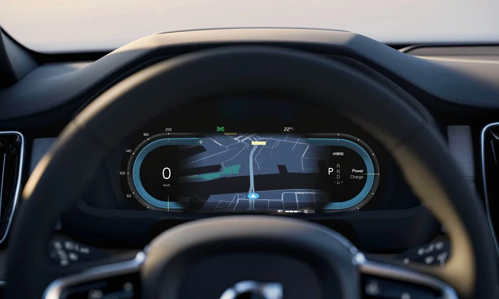 Фото Volvo XC90 (2024) — приборная панель. Скорость, запас хода и подсказки ассистентов перед глазами Volvo XC90 (2024) — приборная панель