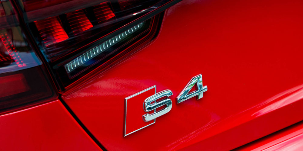 Audi S4: фото в новом кузове