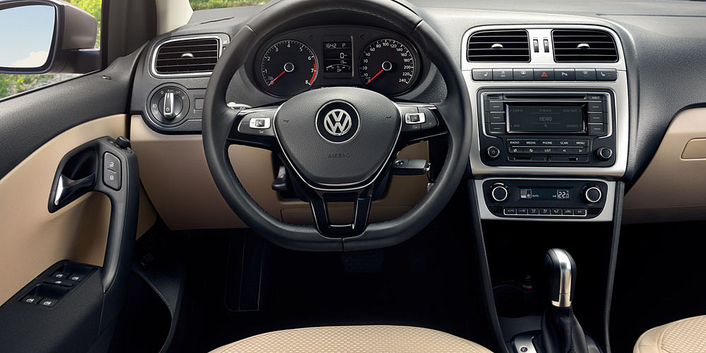 Купить фольксваген поло автомат. VW Polo 6c Interior. Фольксваген поло 2012 год максимальная комплектация. Новый поло в нищей комплектации. Поло седан внедорожная.
