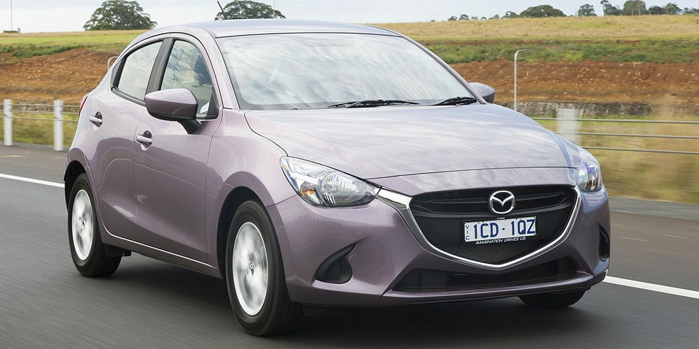 Mazda 2 отзывы. Mazda 2 2023. Мазда 2.0 бензин 2014. Mazda 2 клиренс. Модельный ряд мазды 2 двери.